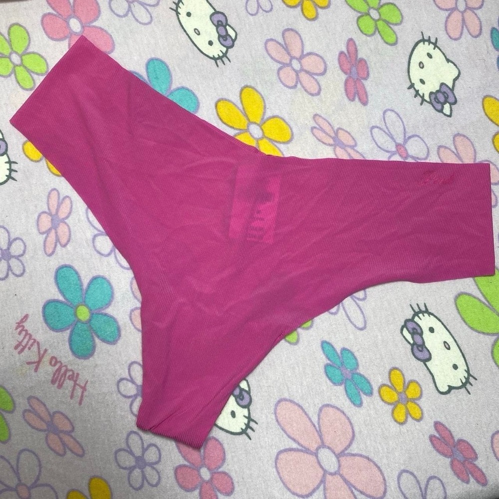 VS PINK SEAMLESS THONG HOT PINK SIZE MEDIUM